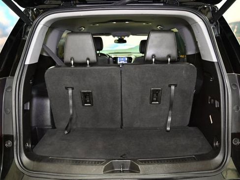 Used 2023 GMC Acadia SLT image 53