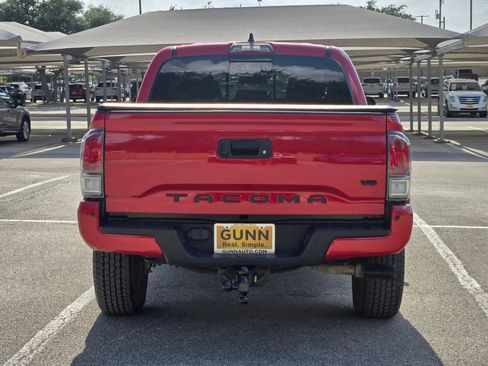 Used 2021 Toyota Tacoma TRD Off-Road w/ Technology Package AWD/4WD image 4