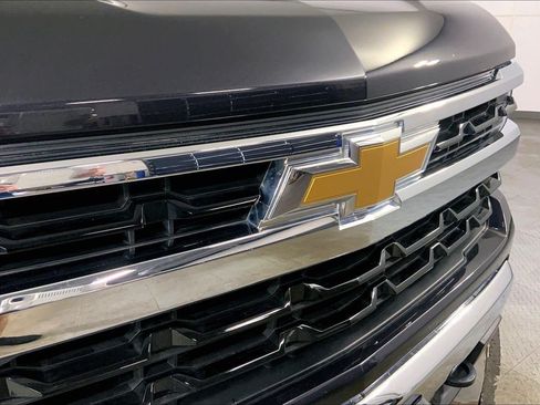Used 2023 Chevrolet Silverado 1500 LT AWD/4WD image 28