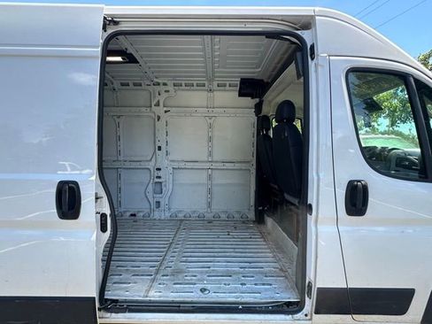 Used 2025 RAM ProMaster 2500 w/ Convenience Group FWD image 8