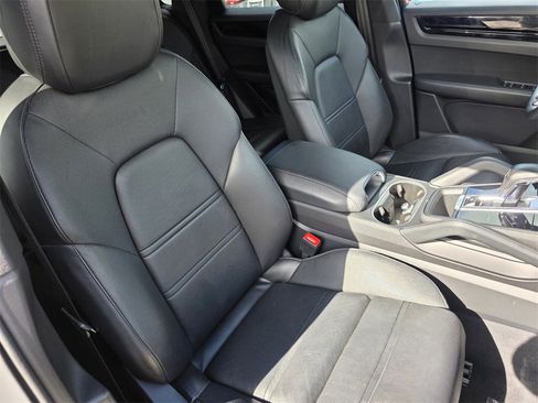 Used 2022 Porsche Cayenne image 31