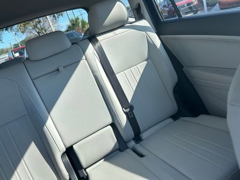 Used 2023 Volkswagen Tiguan SE image 14