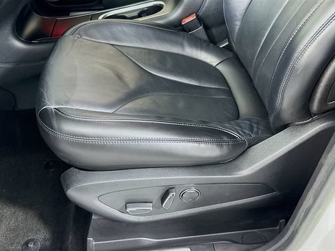 Used 2019 Lincoln MKC Select w/ Select Plus Package FWD image 20