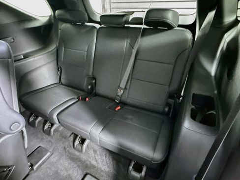 Used 2026 Chevrolet Traverse LT FWD image 27