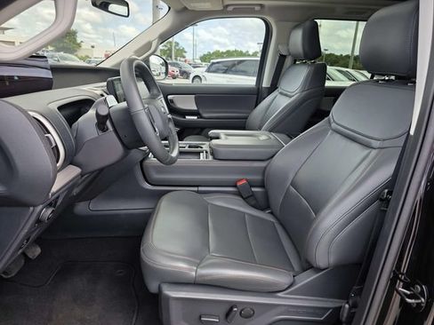 Used 2025 Ford Expedition Active AWD/4WD image 8