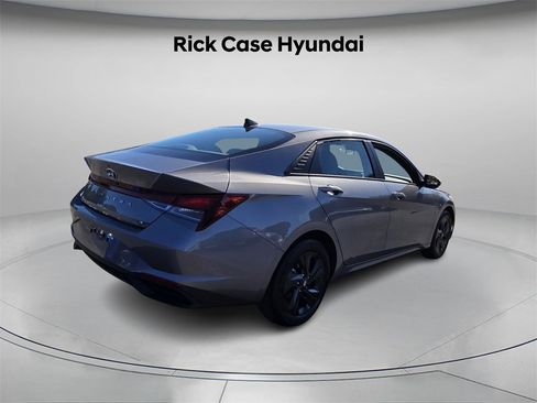 Certified 2022 Hyundai Elantra SEL image 8