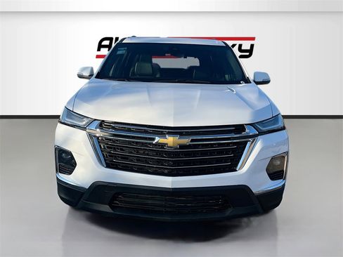 Used 2023 Chevrolet Traverse LT w/ LT Premium Package image 2
