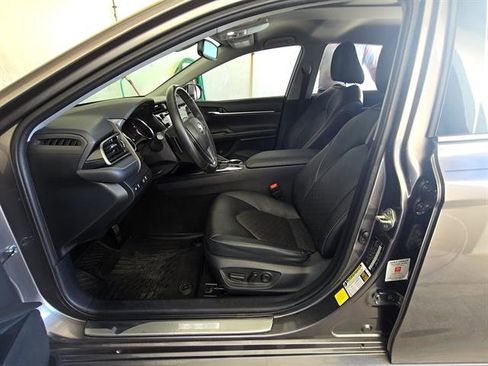 Used 2020 Toyota Camry XSE image 11