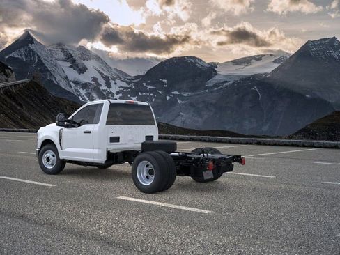 New 2026 Ford F350 XL w/ XL Chrome Package image 5