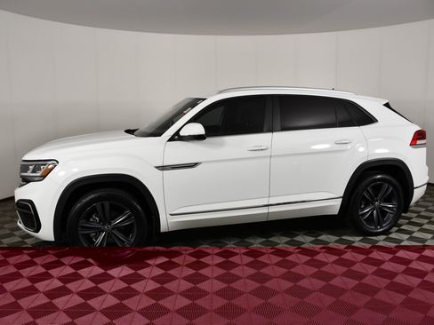 Used 2021 Volkswagen Atlas Cross Sport SE w/ Panoramic Sunroof Package FWD image 9