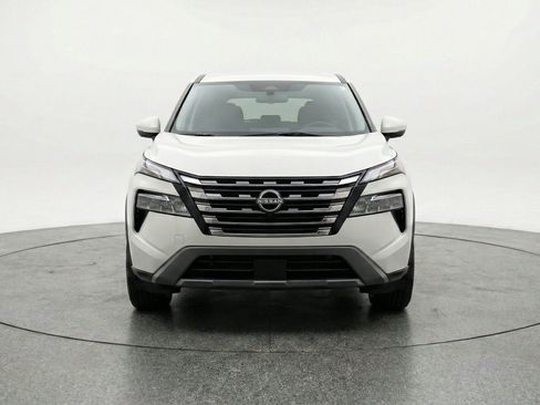 Used 2025 Nissan Rogue SV AWD/4WD image 2