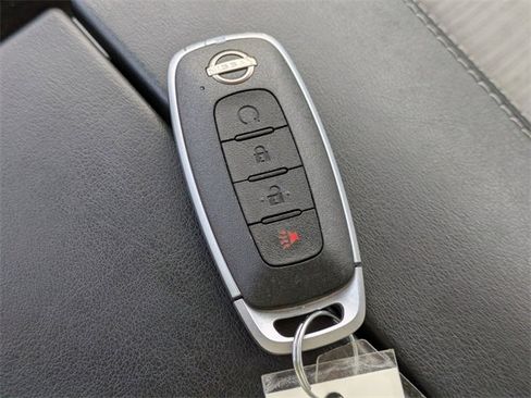 Used 2023 Nissan Rogue SV image 33