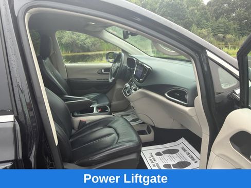 Used 2022 Chrysler Pacifica Touring-L FWD image 24