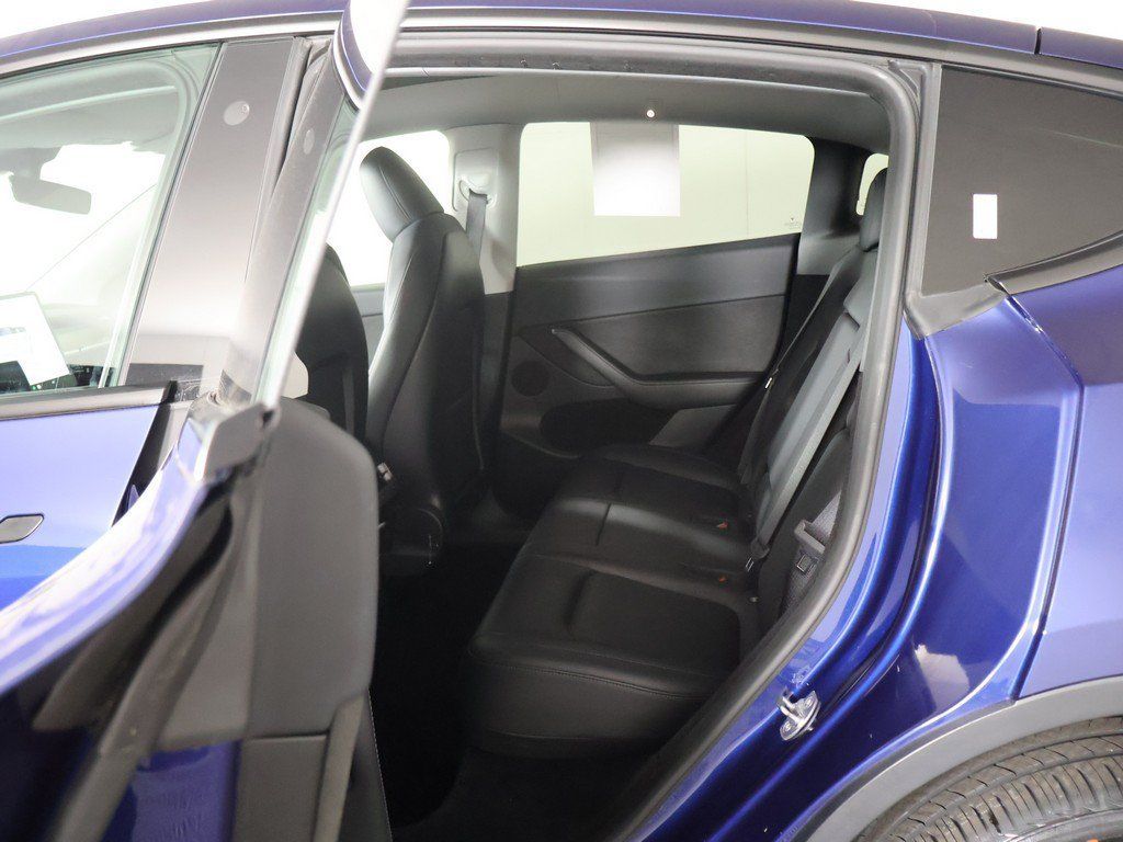Used 2023 Tesla Model Y Long Range AWD/4WD image 36