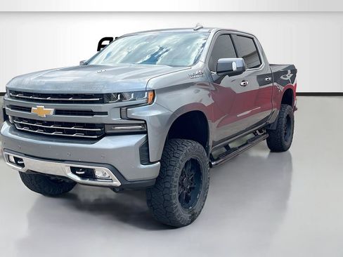 Used 2019 Chevrolet Silverado 1500 High Country w/ Technology Package AWD/4WD image 3