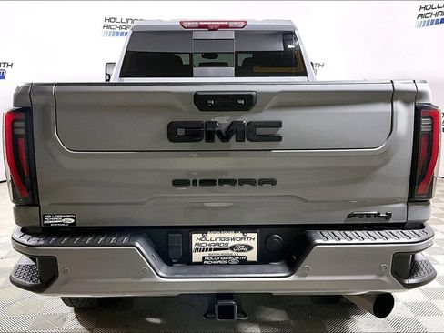 Used 2024 GMC Sierra 2500 AT4 w/ AT4 Premium Plus Package AWD/4WD image 4