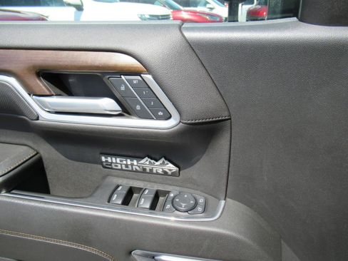 Certified 2024 Chevrolet Silverado 1500 High Country w/ High Country Premium Package AWD/4WD image 22