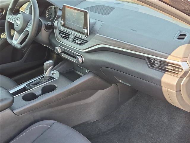 Used 2025 Nissan Altima 2.5 SV FWD image 21