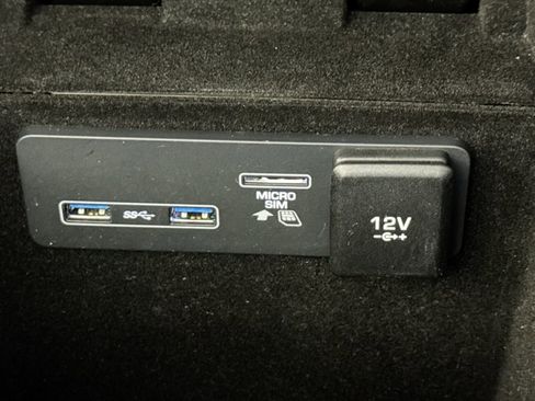 Used 2019 Land Rover Range Rover Velar R-Dynamic SE image 18