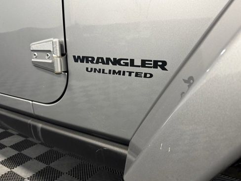 Used 2014 Jeep Wrangler Unlimited Freedom Edition image 35