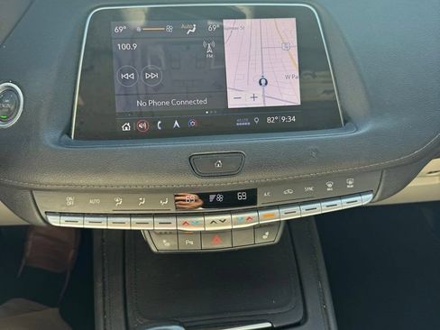 Used 2019 Cadillac XT4 Luxury w/ Cold Weather Package FWD image 14