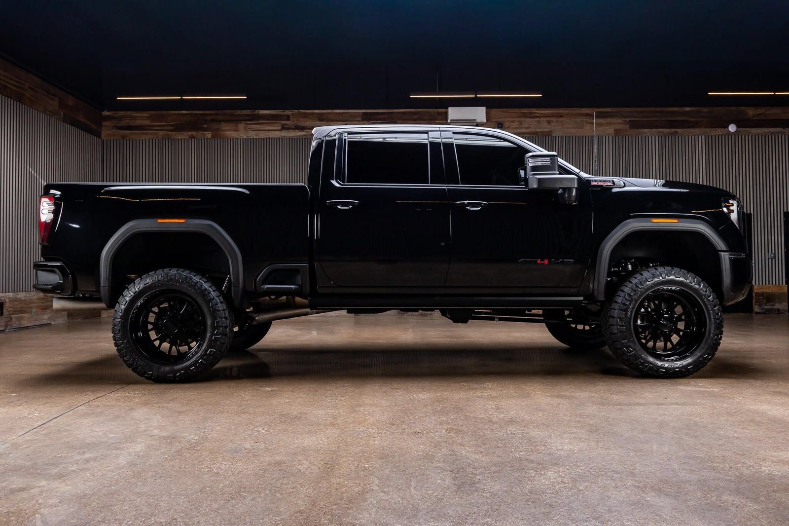 Used 2024 GMC Sierra 2500 AT4 w/ AT4 Premium Plus Package AWD/4WD image 11