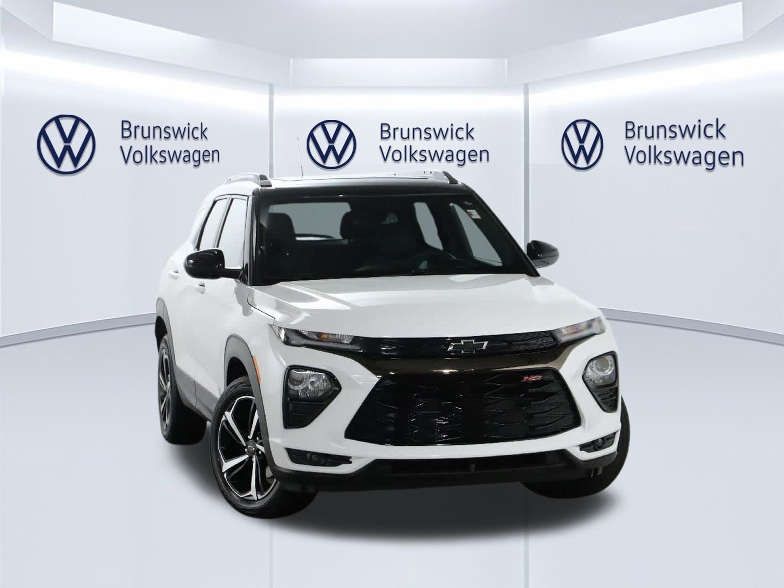Used 2023 Chevrolet TrailBlazer RS w/ Sun and Liftgate Package AWD/4WD image 2