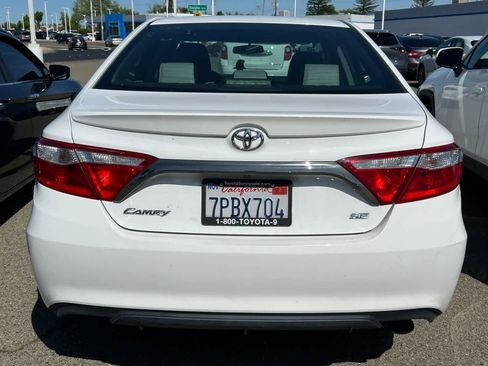 Used 2016 Toyota Camry SE image 5