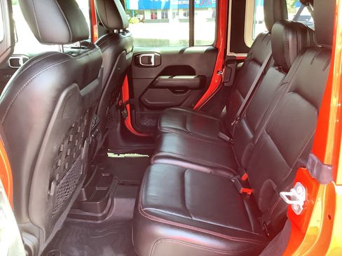 Used 2018 Jeep Wrangler Unlimited Rubicon w/ Dual Top Group AWD/4WD image 9