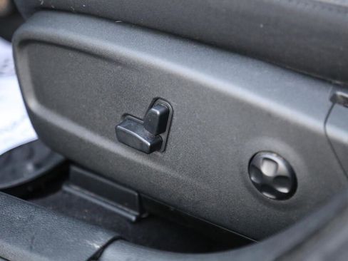 Used 2019 Chrysler 300 Touring w/ Sport Appearance Package image 9