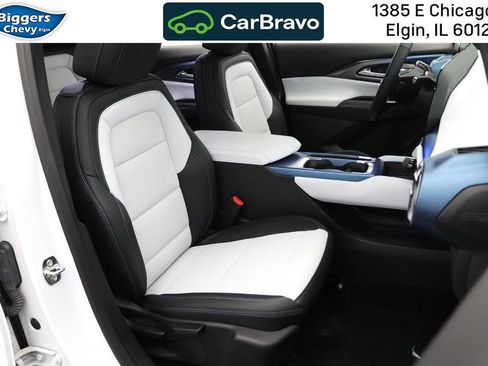 Certified 2025 Chevrolet Equinox EV LT FWD image 12