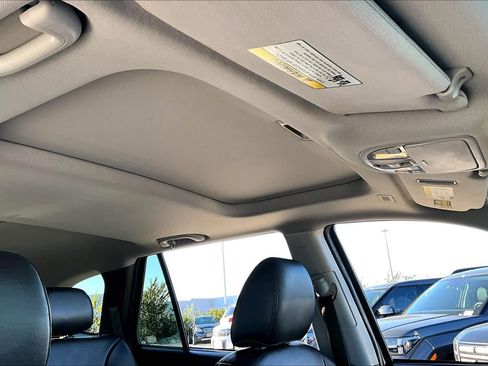 Used 2011 Hyundai Santa Fe Limited w/ Navigation Pkg 4 image 12