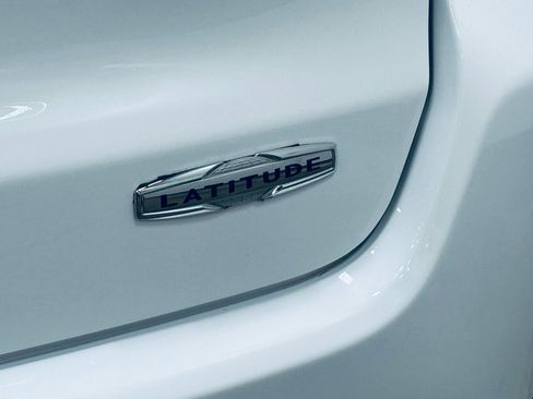 Used 2024 Jeep Compass Latitude image 27