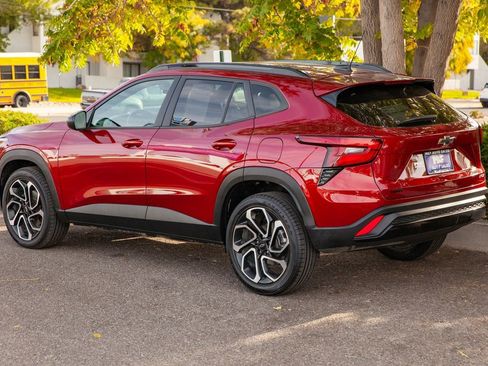 Used 2025 Chevrolet Trax RS image 7