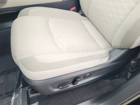 Used 2024 Nissan Pathfinder SV image 11