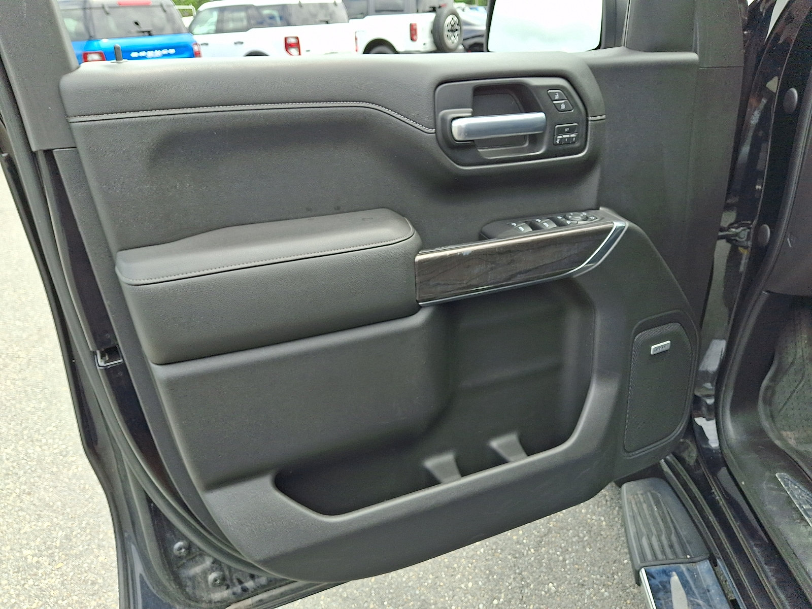 Used 2019 Chevrolet Silverado 1500 LTZ w/ LTZ Plus Package AWD/4WD image 12
