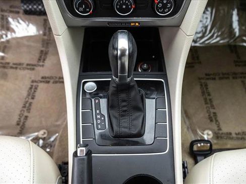 Used 2015 Volkswagen Passat 1.8T Wolfsburg Edition image 17