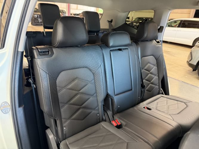 Used 2025 Volkswagen Atlas SE FWD image 30