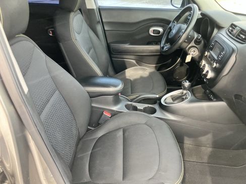 Used 2016 Kia Soul + image 27