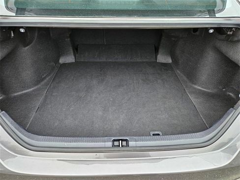 Used 2022 Toyota Camry SE image 10