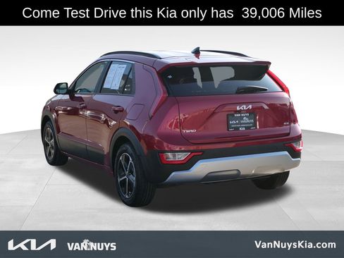 Used 2023 Kia Niro EX image 6