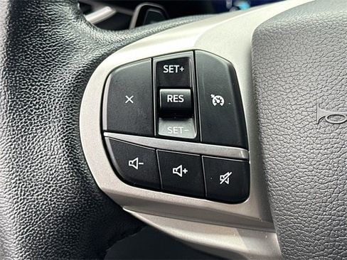 Used 2021 Ford Explorer XLT w/ Equipment Group 202A image 13