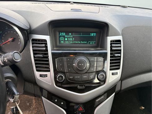 Used 2014 Chevrolet Cruze LT image 11