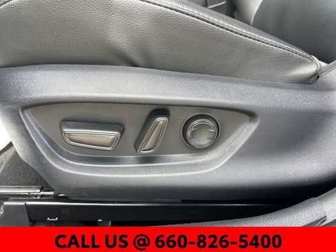 Used 2025 Toyota Camry SE image 13