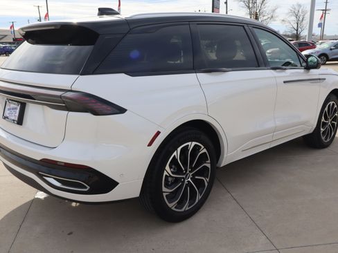 Used 2024 Lincoln Nautilus Reserve w/ Equipment Group 202A image 5