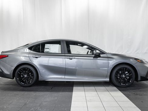 New 2026 Toyota Camry SE image 3