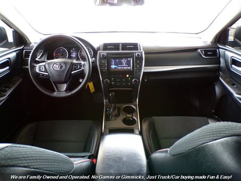 Used 2017 Toyota Camry SE FWD image 31
