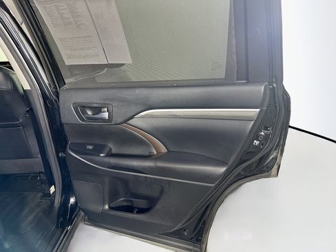 Used 2018 Toyota Highlander Limited Platinum image 33