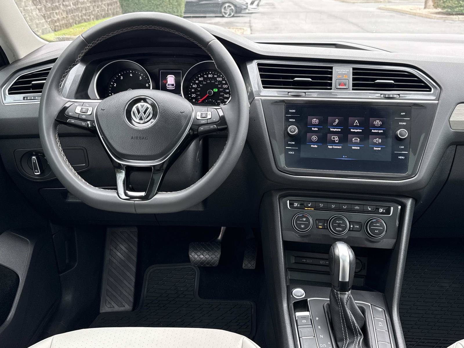 Used 2021 Volkswagen Tiguan SE w/ Panoramic Sunroof Package AWD/4WD image 8