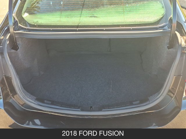 Used 2018 Ford Fusion SE w/ Fusion SE Technology Package FWD image 10
